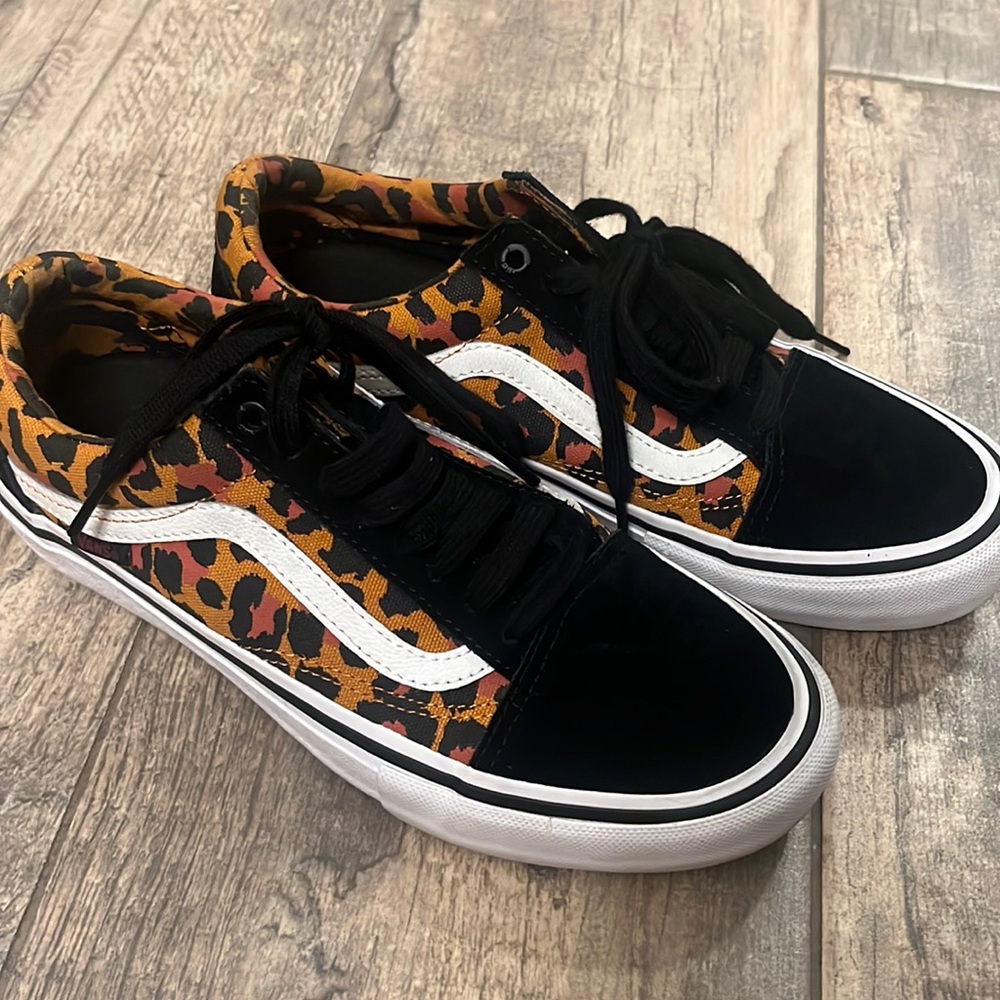 Vans leopard size 8.5